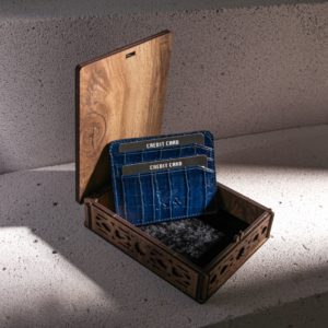 Blue lamasu leather card holder